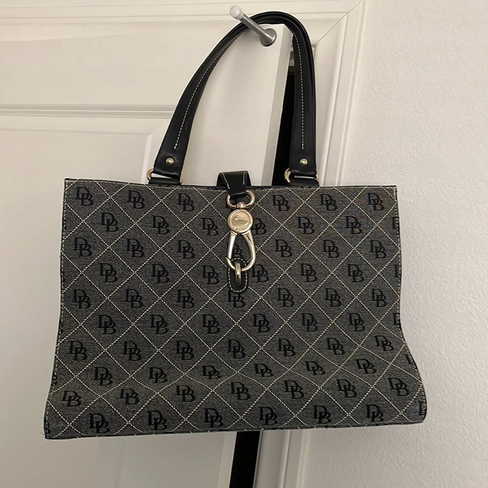 Dooney & Bourke tote bag.